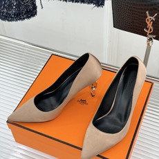 Hermès/爱马仕26WF新品 金属链条跟尖头高跟鞋 金属链条跟辨识度拉满 尖头剪裁显脚瘦 细跟拉长腿部线条比例 搭裙 Hermès/爱马仕26WF新品 金属链条跟尖头高跟鞋 金属链条跟辨识度拉满 尖头剪裁显脚瘦 细跟拉长腿部线条比例 搭裙