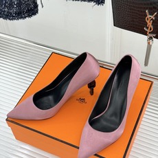 Hermès/爱马仕26WF新品 金属链条跟尖头高跟鞋 金属链条跟辨识度拉满 尖头剪裁显脚瘦 细跟拉长腿部线条比例 搭裙 Hermès/爱马仕26WF新品 金属链条跟尖头高跟鞋 金属链条跟辨识度拉满 尖头剪裁显脚瘦 细跟拉长腿部线条比例 搭裙
