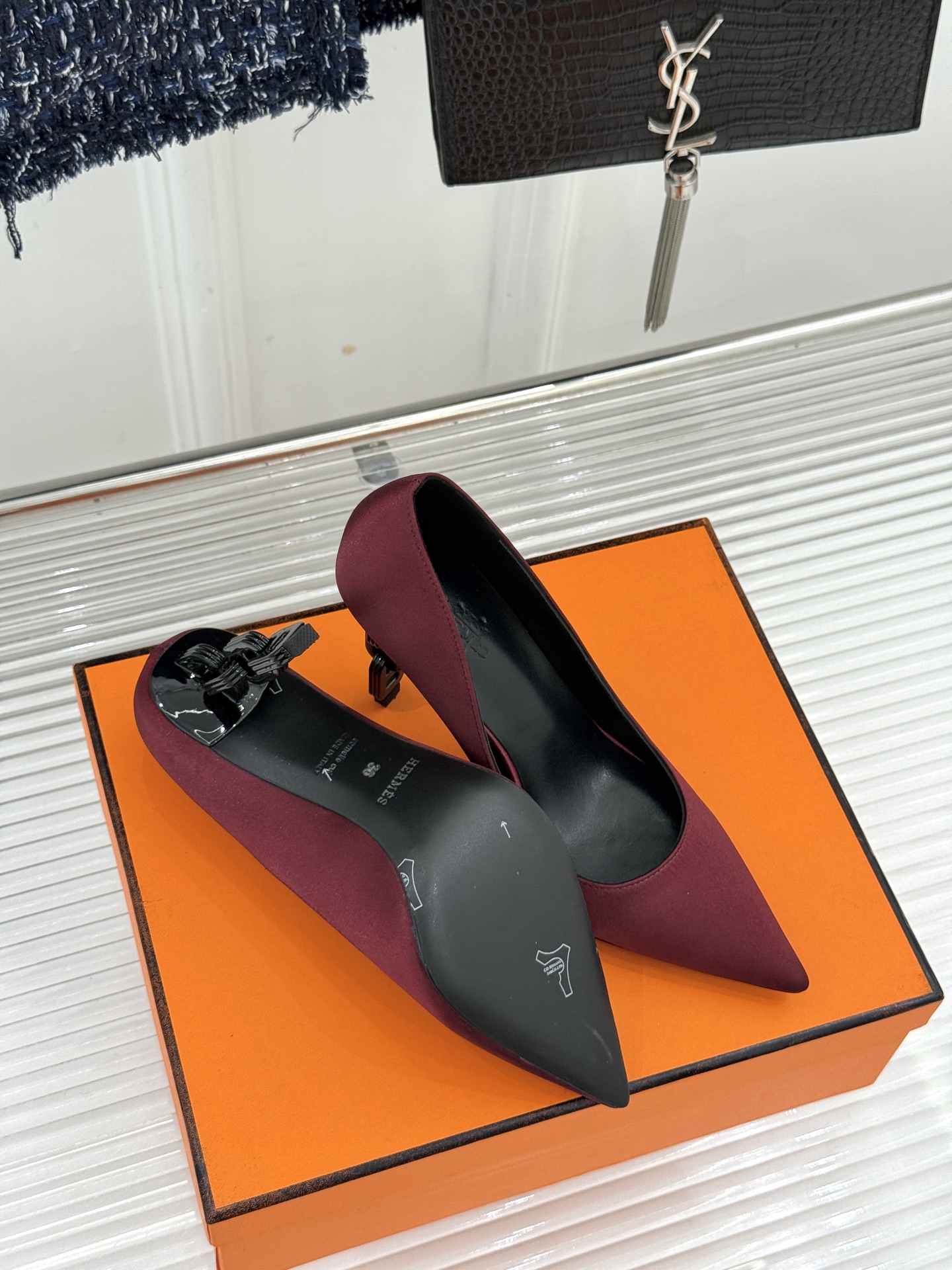 Hermès/爱马仕26WF新品 金属链条跟尖头高跟鞋 金属链条跟辨识度拉满 尖头剪裁显脚瘦 细跟拉长腿部线条比例 搭裙