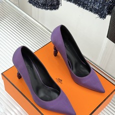 Hermès/爱马仕26WF新品 金属链条跟尖头高跟鞋 金属链条跟辨识度拉满 尖头剪裁显脚瘦 细跟拉长腿部线条比例 搭裙 Hermès/爱马仕26WF新品 金属链条跟尖头高跟鞋 金属链条跟辨识度拉满 尖头剪裁显脚瘦 细跟拉长腿部线条比例 搭裙