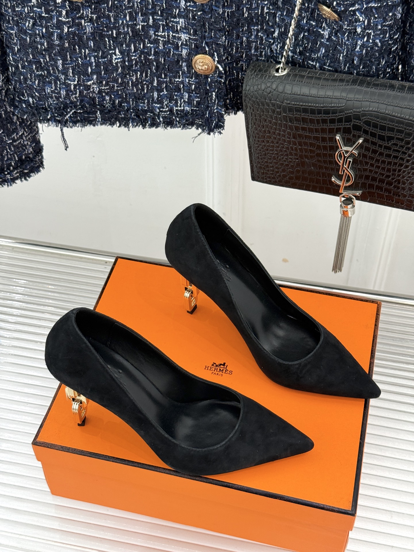 Hermès/爱马仕26WF新品 金属链条跟尖头高跟鞋 金属链条跟辨识度拉满 尖头剪裁显脚瘦 细跟拉长腿部线条比例 搭裙