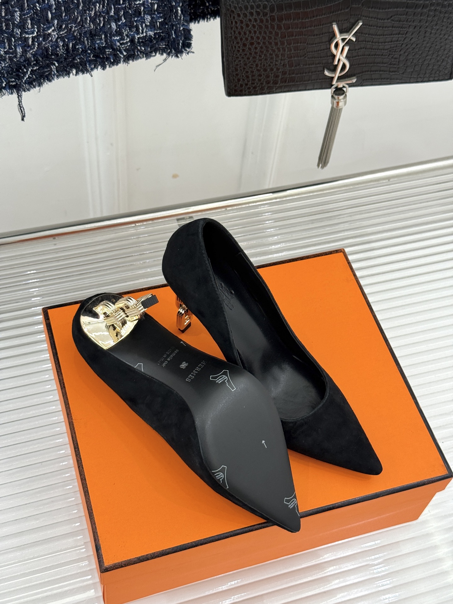 Hermès/爱马仕26WF新品 金属链条跟尖头高跟鞋 金属链条跟辨识度拉满 尖头剪裁显脚瘦 细跟拉长腿部线条比例 搭裙