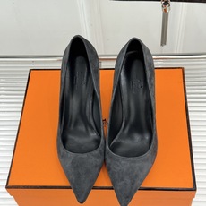 Hermès/爱马仕26WF新品 金属链条跟尖头高跟鞋 金属链条跟辨识度拉满 尖头剪裁显脚瘦 细跟拉长腿部线条比例 搭裙 Hermès/爱马仕26WF新品 金属链条跟尖头高跟鞋 金属链条跟辨识度拉满 尖头剪裁显脚瘦 细跟拉长腿部线条比例 搭裙