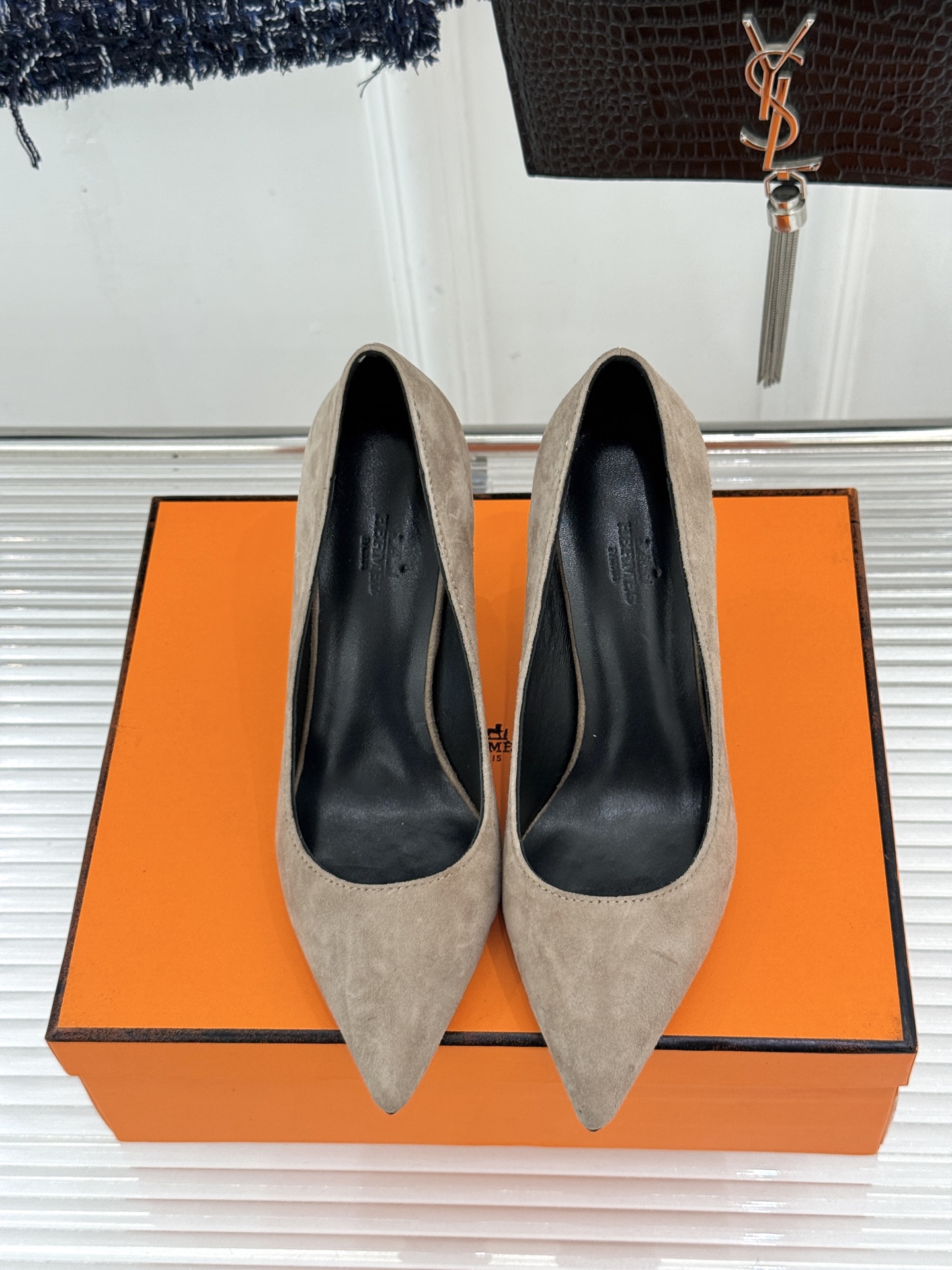 Hermès/爱马仕26WF新品 金属链条跟尖头高跟鞋 金属链条跟辨识度拉满 尖头剪裁显脚瘦 细跟拉长腿部线条比例 搭裙