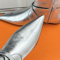 Hermès/爱马仕26WF新品Kelly扣 尖头侧拉链性感猫跟平底短靴 Kelly锁扣镌刻经典标识 尖头微露性感氛围感 Hermès/爱马仕26WF新品Kelly扣 尖头侧拉链性感猫跟平底短靴 Kelly锁扣镌刻经典标识 尖头微露性感氛围感