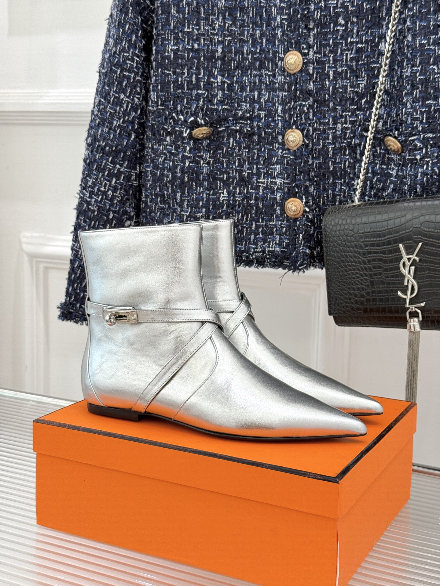 Hermès/爱马仕26WF新品Kelly扣 尖头侧拉链性感猫跟平底短靴 Kelly锁扣镌刻经典标识 尖头微露性感氛围感