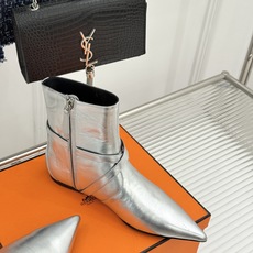 Hermès/爱马仕26WF新品Kelly扣 尖头侧拉链性感猫跟平底短靴 Kelly锁扣镌刻经典标识 尖头微露性感氛围感 Hermès/爱马仕26WF新品Kelly扣 尖头侧拉链性感猫跟平底短靴 Kelly锁扣镌刻经典标识 尖头微露性感氛围感