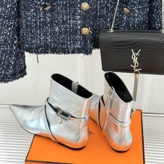 Hermès/爱马仕26WF新品Kelly扣 尖头侧拉链性感猫跟平底短靴 Kelly锁扣镌刻经典标识 尖头微露性感氛围感 Hermès/爱马仕26WF新品Kelly扣 尖头侧拉链性感猫跟平底短靴 Kelly锁扣镌刻经典标识 尖头微露性感氛围感
