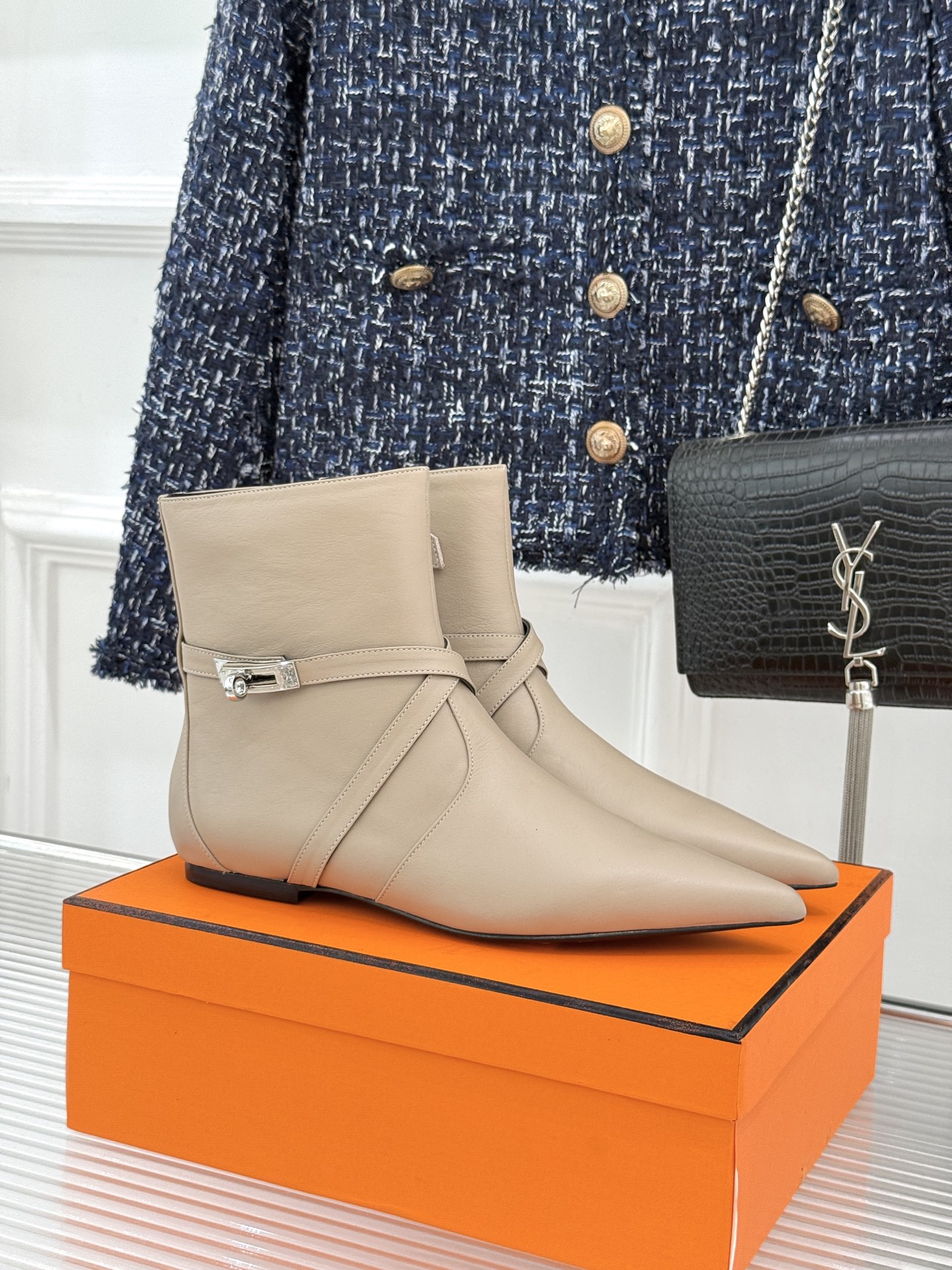 Hermès/爱马仕26WF新品Kelly扣 尖头侧拉链性感猫跟平底短靴 Kelly锁扣镌刻经典标识 尖头微露性感氛围感