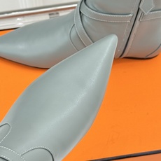 Hermès/爱马仕26WF新品Kelly扣 尖头侧拉链性感猫跟平底短靴 Kelly锁扣镌刻经典标识 尖头微露性感氛围感 Hermès/爱马仕26WF新品Kelly扣 尖头侧拉链性感猫跟平底短靴 Kelly锁扣镌刻经典标识 尖头微露性感氛围感