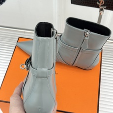 Hermès/爱马仕26WF新品Kelly扣 尖头侧拉链性感猫跟平底短靴 Kelly锁扣镌刻经典标识 尖头微露性感氛围感 Hermès/爱马仕26WF新品Kelly扣 尖头侧拉链性感猫跟平底短靴 Kelly锁扣镌刻经典标识 尖头微露性感氛围感