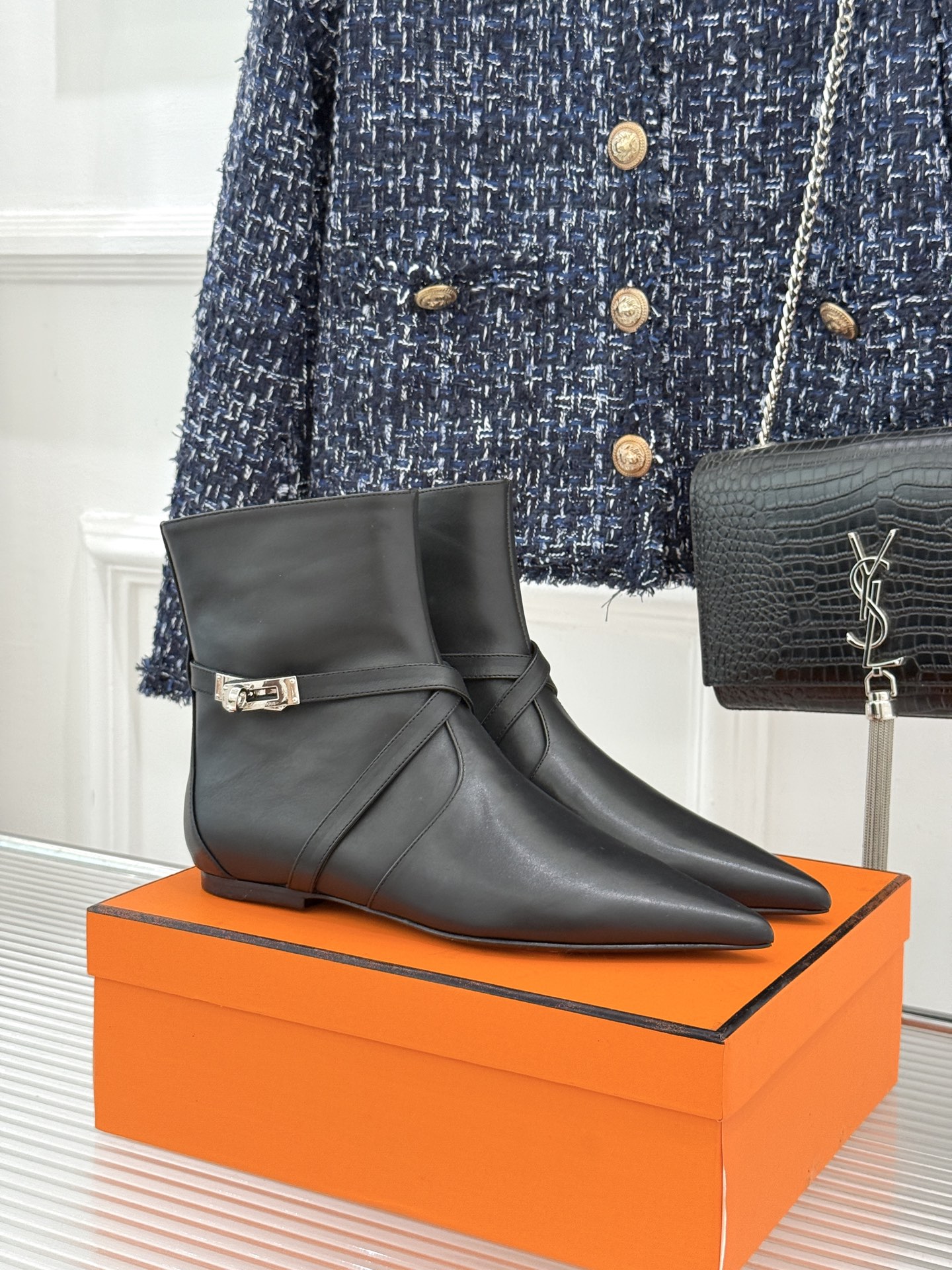 Hermès/爱马仕26WF新品Kelly扣 尖头侧拉链性感猫跟平底短靴 Kelly锁扣镌刻经典标识 尖头微露性感氛围感