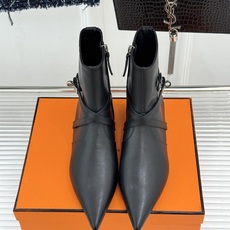 Hermès/爱马仕26WF新品Kelly扣 尖头侧拉链性感猫跟平底短靴 Kelly锁扣镌刻经典标识 尖头微露性感氛围感 Hermès/爱马仕26WF新品Kelly扣 尖头侧拉链性感猫跟平底短靴 Kelly锁扣镌刻经典标识 尖头微露性感氛围感