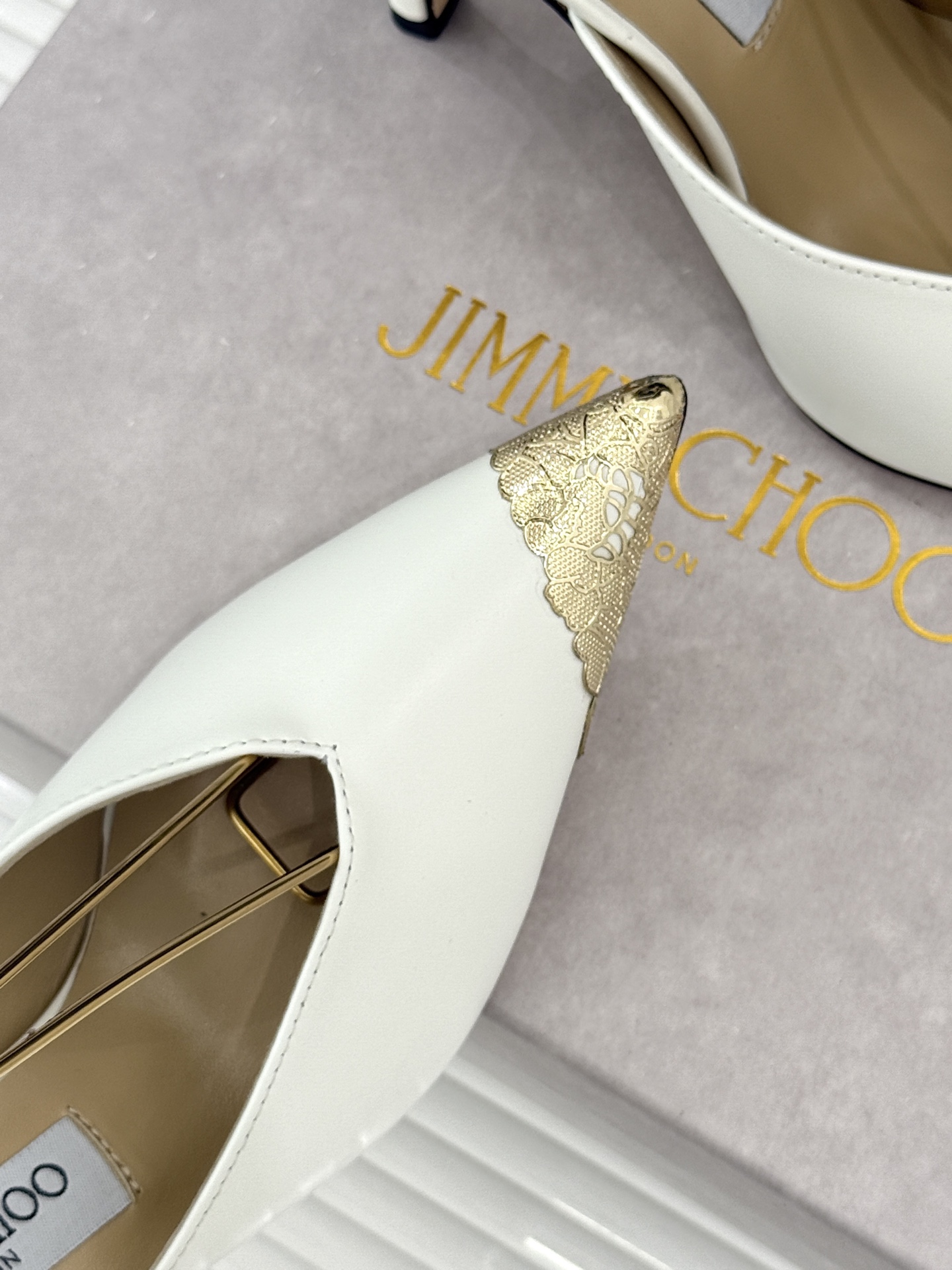 Jimmy Choo/吉米周26WF新品 皮面金属头高跟凉鞋 金属鞋头气场全开 亮面牛皮质感细腻高级 细高跟悄悄拉长比例