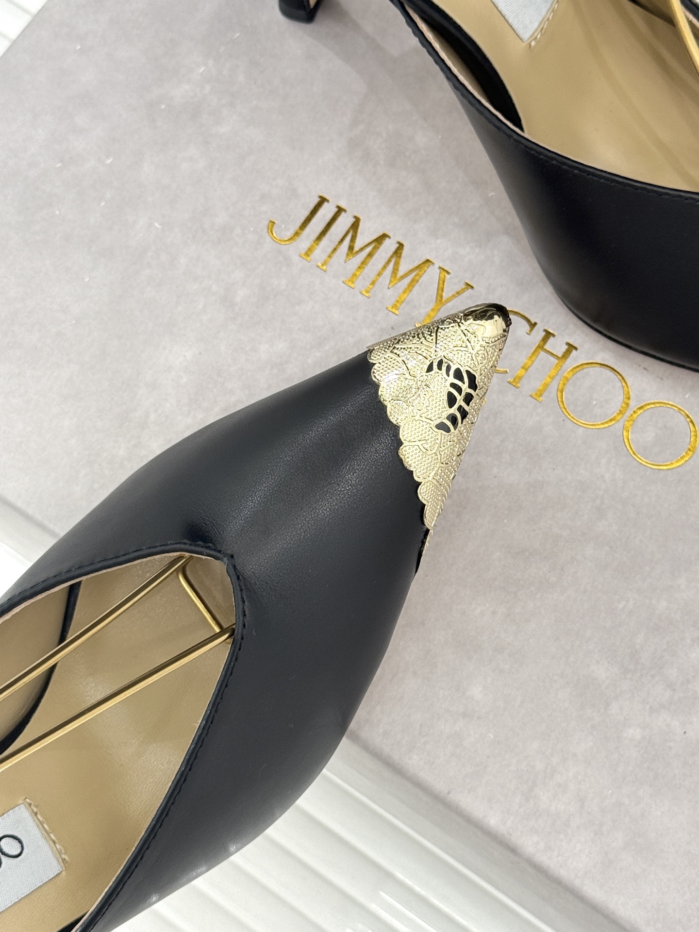Jimmy Choo/吉米周26WF新品 皮面金属头高跟凉鞋 金属鞋头气场全开 亮面牛皮质感细腻高级 细高跟悄悄拉长比例