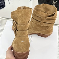 MaisonMargiela|MM6马吉拉 复古皮带扣分趾粗跟短靴 复古皮带扣氛围感拉满 标志性分趾辨识度超高 粗跟稳 MaisonMargiela|MM6马吉拉 复古皮带扣分趾粗跟短靴 复古皮带扣氛围感拉满 标志性分趾辨识度超高 粗跟稳