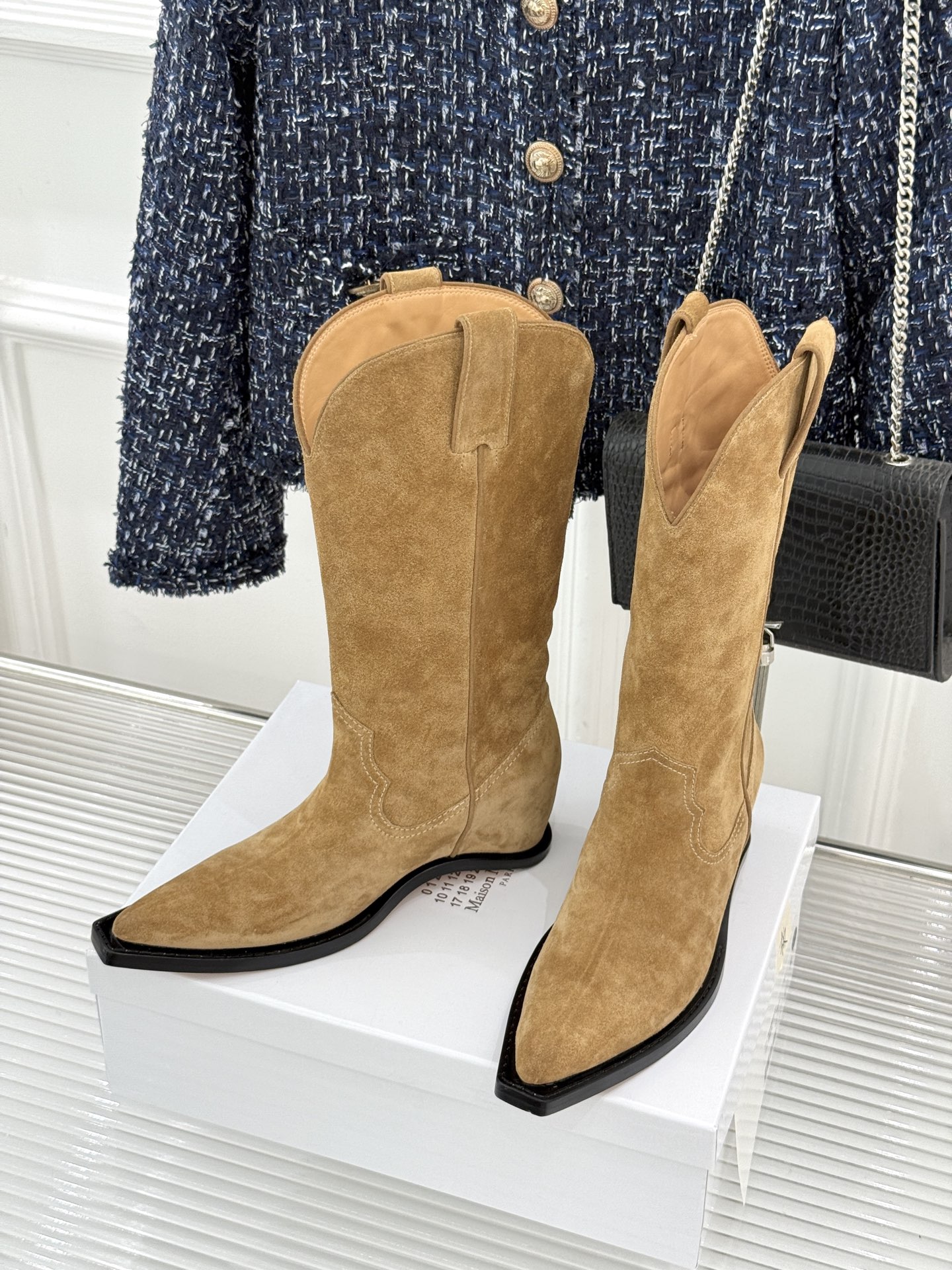 MaisonMargiela｜MM6马吉拉 复古内增高西部牛仔靴中筒靴 复古坡跟松弛感拉满 中筒剪裁利落超显腿直 内增高