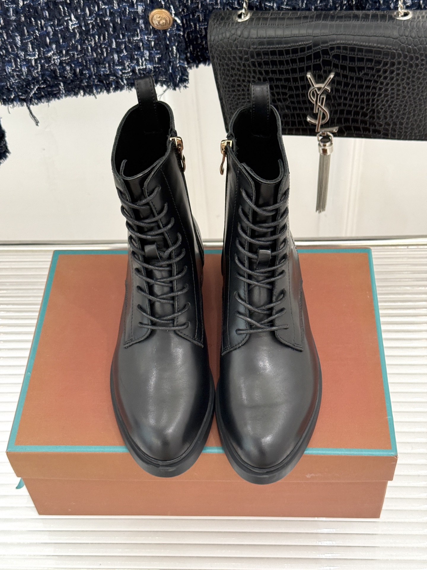 Loro Piana/lp🌾26WF秋冬新品复古 极简系带侧拉链马丁靴短靴 极简复古老钱格调拉满 系带侧拉链穿脱超省心 