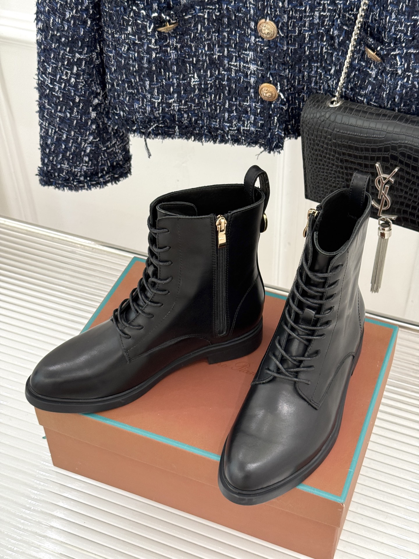 Loro Piana/lp🌾26WF秋冬新品复古 极简系带侧拉链马丁靴短靴 极简复古老钱格调拉满 系带侧拉链穿脱超省心 