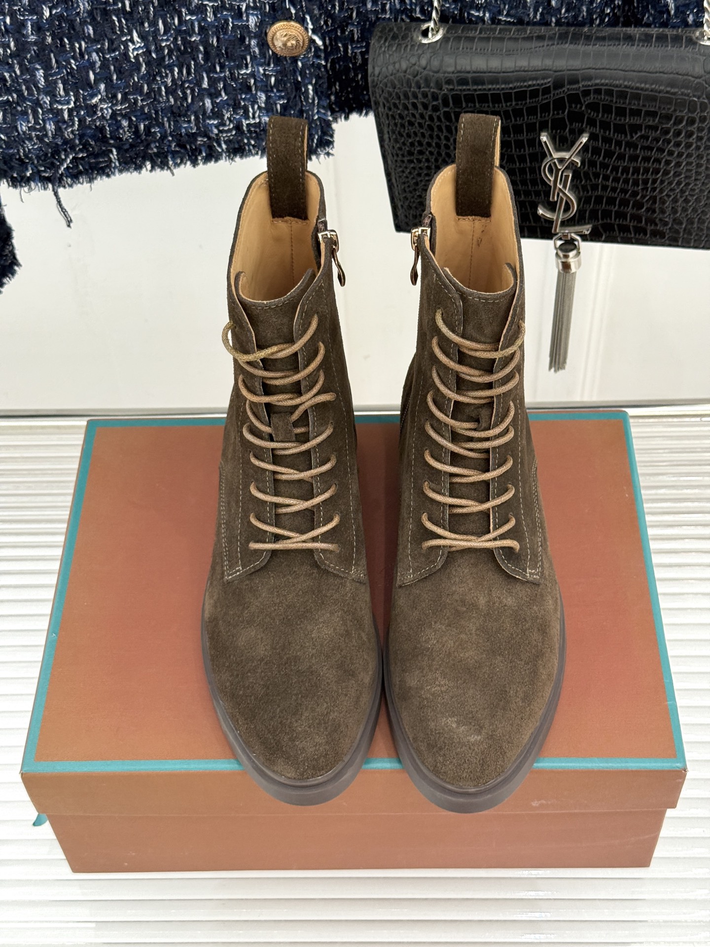 Loro Piana/lp🌾26WF秋冬新品复古 极简系带侧拉链马丁靴短靴 极简复古老钱格调拉满 系带侧拉链穿脱超省心 