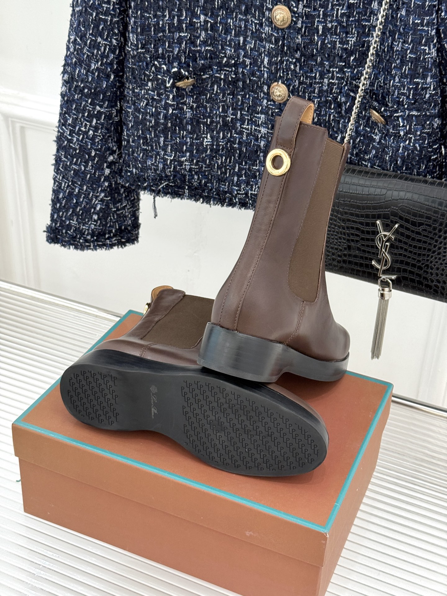 Loro Piana/lp🌾26WF秋冬新品复古 极简切尔西短靴 这款短靴以“隐奢美学”重塑日常格调 让每一步都成为低调