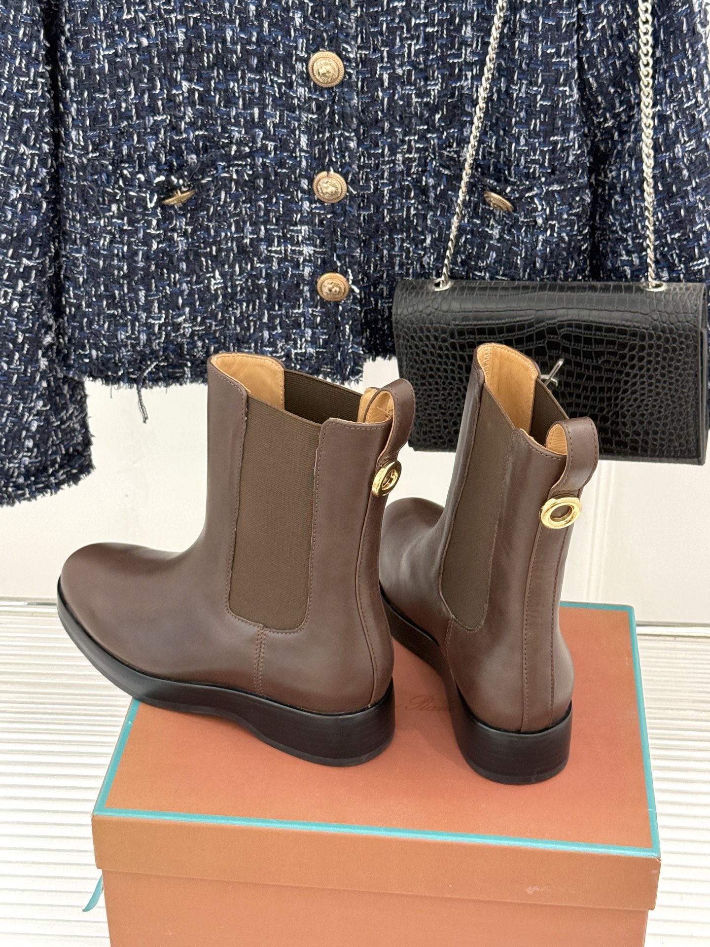 Loro Piana/lp🌾26WF秋冬新品复古 极简切尔西短靴 这款短靴以“隐奢美学”重塑日常格调 让每一步都成为低调