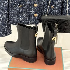 Loro Piana/lp🌾26WF秋冬新品复古 极简切尔西短靴 这款短靴以“隐奢美学”重塑日常格调 让每一步都成为低调 Loro Piana/lp🌾26WF秋冬新品复古 极简切尔西短靴 这款短靴以“隐奢美学”重塑日常格调 让每一步都成为低调