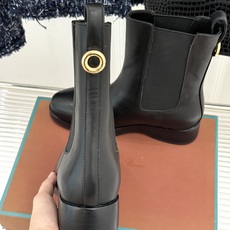 Loro Piana/lp🌾26WF秋冬新品复古 极简切尔西短靴 这款短靴以“隐奢美学”重塑日常格调 让每一步都成为低调 Loro Piana/lp🌾26WF秋冬新品复古 极简切尔西短靴 这款短靴以“隐奢美学”重塑日常格调 让每一步都成为低调