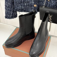 Loro Piana/lp🌾26WF秋冬新品复古 极简切尔西短靴 这款短靴以“隐奢美学”重塑日常格调 让每一步都成为低调 Loro Piana/lp🌾26WF秋冬新品复古 极简切尔西短靴 这款短靴以“隐奢美学”重塑日常格调 让每一步都成为低调
