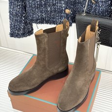 Loro Piana/lp🌾26WF秋冬新品复古 极简切尔西短靴 这款短靴以“隐奢美学”重塑日常格调 让每一步都成为低调 Loro Piana/lp🌾26WF秋冬新品复古 极简切尔西短靴 这款短靴以“隐奢美学”重塑日常格调 让每一步都成为低调