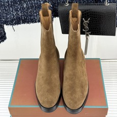Loro Piana/lp🌾26WF秋冬新品复古 极简切尔西短靴 这款短靴以“隐奢美学”重塑日常格调 让每一步都成为低调 Loro Piana/lp🌾26WF秋冬新品复古 极简切尔西短靴 这款短靴以“隐奢美学”重塑日常格调 让每一步都成为低调