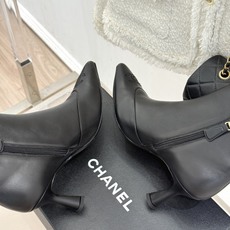CHANE*|小香26B新品双C 尖头网纱拼接高跟短靴 尖头刺绣双C经典标识 通透网纱自带朦胧氛围感 细腻牛皮质感高级 CHANE*|小香26B新品双C 尖头网纱拼接高跟短靴 尖头刺绣双C经典标识 通透网纱自带朦胧氛围感 细腻牛皮质感高级