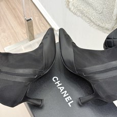 CHANE*|小香26B新品双C 尖头网纱拼接高跟短靴 尖头刺绣双C经典标识 通透网纱自带朦胧氛围感 细腻牛皮质感高级 CHANE*|小香26B新品双C 尖头网纱拼接高跟短靴 尖头刺绣双C经典标识 通透网纱自带朦胧氛围感 细腻牛皮质感高级