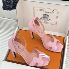 (配原版飞机盒) Hermès/爱马仕经典H型 细跟高跟凉鞋 极简奢韵 勾勒优雅身姿 标志性H型镂空鞋面 凝练品牌经典设 (配原版飞机盒) Hermès/爱马仕经典H型 细跟高跟凉鞋 极简奢韵 勾勒优雅身姿 标志性H型镂空鞋面 凝练品牌经典设