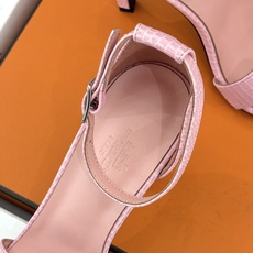 (配原版飞机盒) Hermès/爱马仕经典H型 细跟高跟凉鞋 极简奢韵 勾勒优雅身姿 标志性H型镂空鞋面 凝练品牌经典设 (配原版飞机盒) Hermès/爱马仕经典H型 细跟高跟凉鞋 极简奢韵 勾勒优雅身姿 标志性H型镂空鞋面 凝练品牌经典设