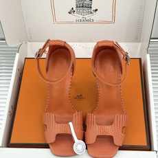(配原版飞机盒) Hermès/爱马仕经典H型 细跟高跟凉鞋 极简奢韵 勾勒优雅身姿 标志性H型镂空鞋面 凝练品牌经典设 (配原版飞机盒) Hermès/爱马仕经典H型 细跟高跟凉鞋 极简奢韵 勾勒优雅身姿 标志性H型镂空鞋面 凝练品牌经典设