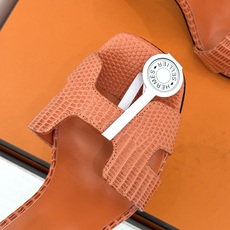 (配原版飞机盒) Hermès/爱马仕经典H型 细跟高跟凉鞋 极简奢韵 勾勒优雅身姿 标志性H型镂空鞋面 凝练品牌经典设 (配原版飞机盒) Hermès/爱马仕经典H型 细跟高跟凉鞋 极简奢韵 勾勒优雅身姿 标志性H型镂空鞋面 凝练品牌经典设