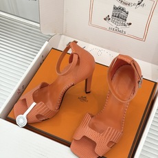 (配原版飞机盒) Hermès/爱马仕经典H型 细跟高跟凉鞋 极简奢韵 勾勒优雅身姿 标志性H型镂空鞋面 凝练品牌经典设 (配原版飞机盒) Hermès/爱马仕经典H型 细跟高跟凉鞋 极简奢韵 勾勒优雅身姿 标志性H型镂空鞋面 凝练品牌经典设