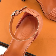 (配原版飞机盒) Hermès/爱马仕经典H型 细跟高跟凉鞋 极简奢韵 勾勒优雅身姿 标志性H型镂空鞋面 凝练品牌经典设 (配原版飞机盒) Hermès/爱马仕经典H型 细跟高跟凉鞋 极简奢韵 勾勒优雅身姿 标志性H型镂空鞋面 凝练品牌经典设