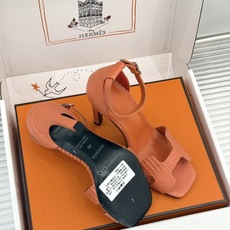 (配原版飞机盒) Hermès/爱马仕经典H型 细跟高跟凉鞋 极简奢韵 勾勒优雅身姿 标志性H型镂空鞋面 凝练品牌经典设 (配原版飞机盒) Hermès/爱马仕经典H型 细跟高跟凉鞋 极简奢韵 勾勒优雅身姿 标志性H型镂空鞋面 凝练品牌经典设