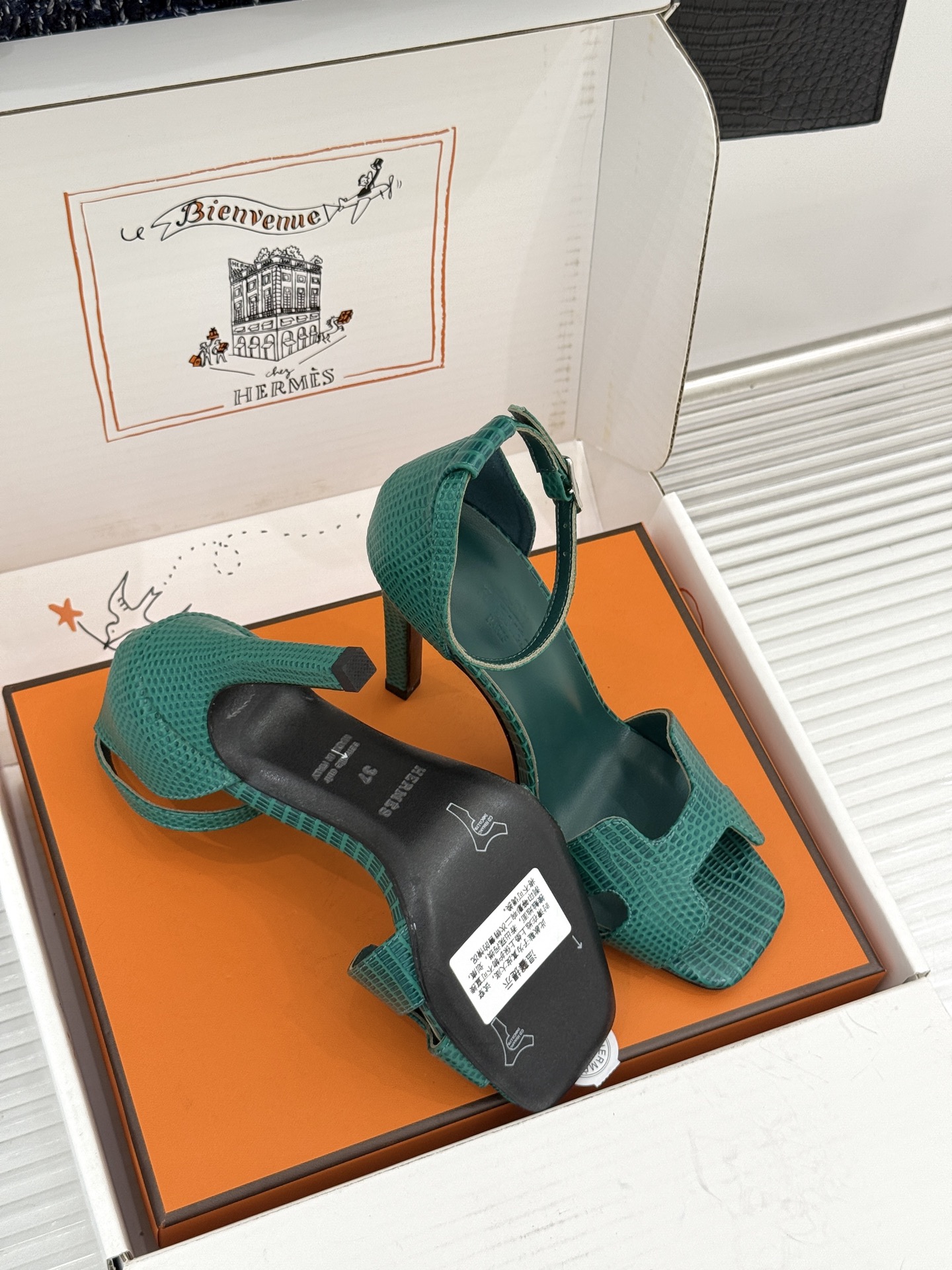 (配原版飞机盒) Hermès/爱马仕经典H型 细跟高跟凉鞋 极简奢韵 勾勒优雅身姿 标志性H型镂空鞋面 凝练品牌经典设 (配原版飞机盒) Hermès/爱马仕经典H型 细跟高跟凉鞋 极简奢韵 勾勒优雅身姿 标志性H型镂空鞋面 凝练品牌经典设