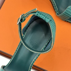 (配原版飞机盒) Hermès/爱马仕经典H型 细跟高跟凉鞋 极简奢韵 勾勒优雅身姿 标志性H型镂空鞋面 凝练品牌经典设 (配原版飞机盒) Hermès/爱马仕经典H型 细跟高跟凉鞋 极简奢韵 勾勒优雅身姿 标志性H型镂空鞋面 凝练品牌经典设