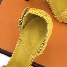 (配原版飞机盒) Hermès/爱马仕经典H型 细跟高跟凉鞋 极简奢韵 勾勒优雅身姿 标志性H型镂空鞋面 凝练品牌经典设 (配原版飞机盒) Hermès/爱马仕经典H型 细跟高跟凉鞋 极简奢韵 勾勒优雅身姿 标志性H型镂空鞋面 凝练品牌经典设