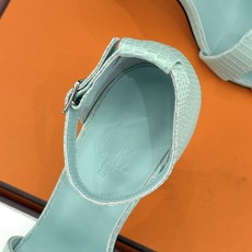 (配原版飞机盒) Hermès/爱马仕经典H型 细跟高跟凉鞋 极简奢韵 勾勒优雅身姿 标志性H型镂空鞋面 凝练品牌经典设 (配原版飞机盒) Hermès/爱马仕经典H型 细跟高跟凉鞋 极简奢韵 勾勒优雅身姿 标志性H型镂空鞋面 凝练品牌经典设