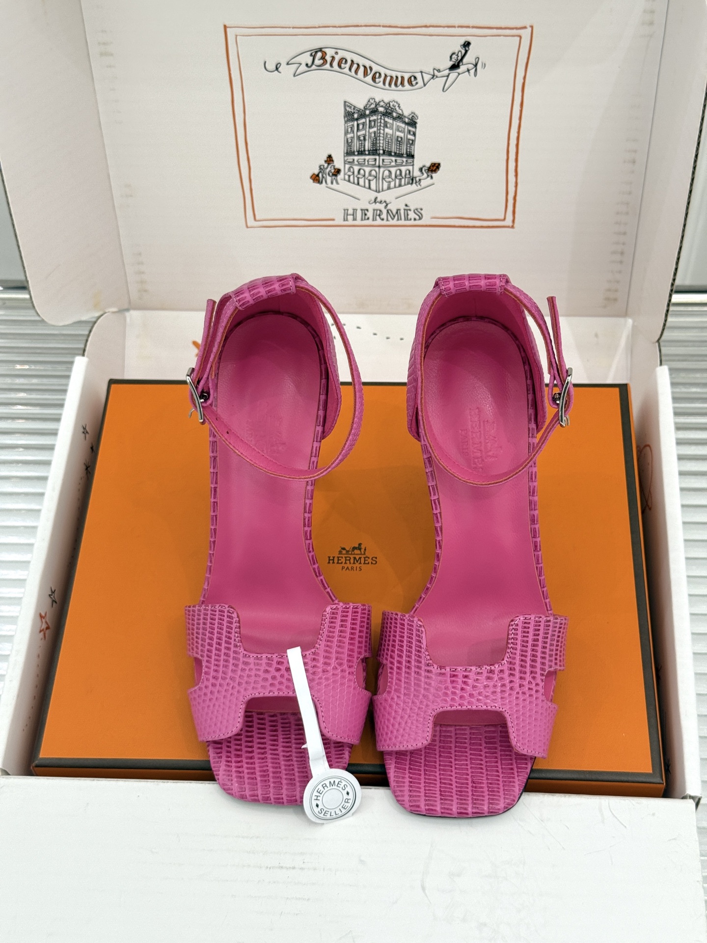 （配原版飞机盒） Hermès/爱马仕经典H型 细跟高跟凉鞋 极简奢韵 勾勒优雅身姿 标志性H型镂空鞋面 凝练品牌经典设