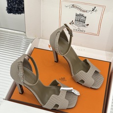 (配原版飞机盒) Hermès/爱马仕经典H型 细跟高跟凉鞋 极简奢韵 勾勒优雅身姿 标志性H型镂空鞋面 凝练品牌经典设 (配原版飞机盒) Hermès/爱马仕经典H型 细跟高跟凉鞋 极简奢韵 勾勒优雅身姿 标志性H型镂空鞋面 凝练品牌经典设