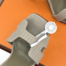 (配原版飞机盒) Hermès/爱马仕经典H型 细跟高跟凉鞋 极简奢韵 勾勒优雅身姿 标志性H型镂空鞋面 凝练品牌经典设 (配原版飞机盒) Hermès/爱马仕经典H型 细跟高跟凉鞋 极简奢韵 勾勒优雅身姿 标志性H型镂空鞋面 凝练品牌经典设