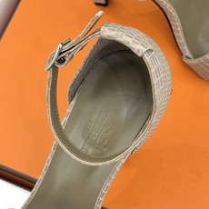 (配原版飞机盒) Hermès/爱马仕经典H型 细跟高跟凉鞋 极简奢韵 勾勒优雅身姿 标志性H型镂空鞋面 凝练品牌经典设 (配原版飞机盒) Hermès/爱马仕经典H型 细跟高跟凉鞋 极简奢韵 勾勒优雅身姿 标志性H型镂空鞋面 凝练品牌经典设
