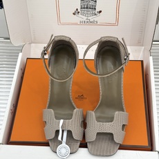 (配原版飞机盒) Hermès/爱马仕经典H型 细跟高跟凉鞋 极简奢韵 勾勒优雅身姿 标志性H型镂空鞋面 凝练品牌经典设 (配原版飞机盒) Hermès/爱马仕经典H型 细跟高跟凉鞋 极简奢韵 勾勒优雅身姿 标志性H型镂空鞋面 凝练品牌经典设
