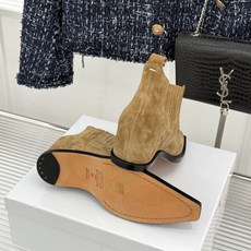 MaisonMargiela|MM6马吉拉 复古内增高尖头切尔西短靴 隐形内增高悄拔身形比例 弹力靴筒贴合脚踝曲线 做旧 MaisonMargiela|MM6马吉拉 复古内增高尖头切尔西短靴 隐形内增高悄拔身形比例 弹力靴筒贴合脚踝曲线 做旧